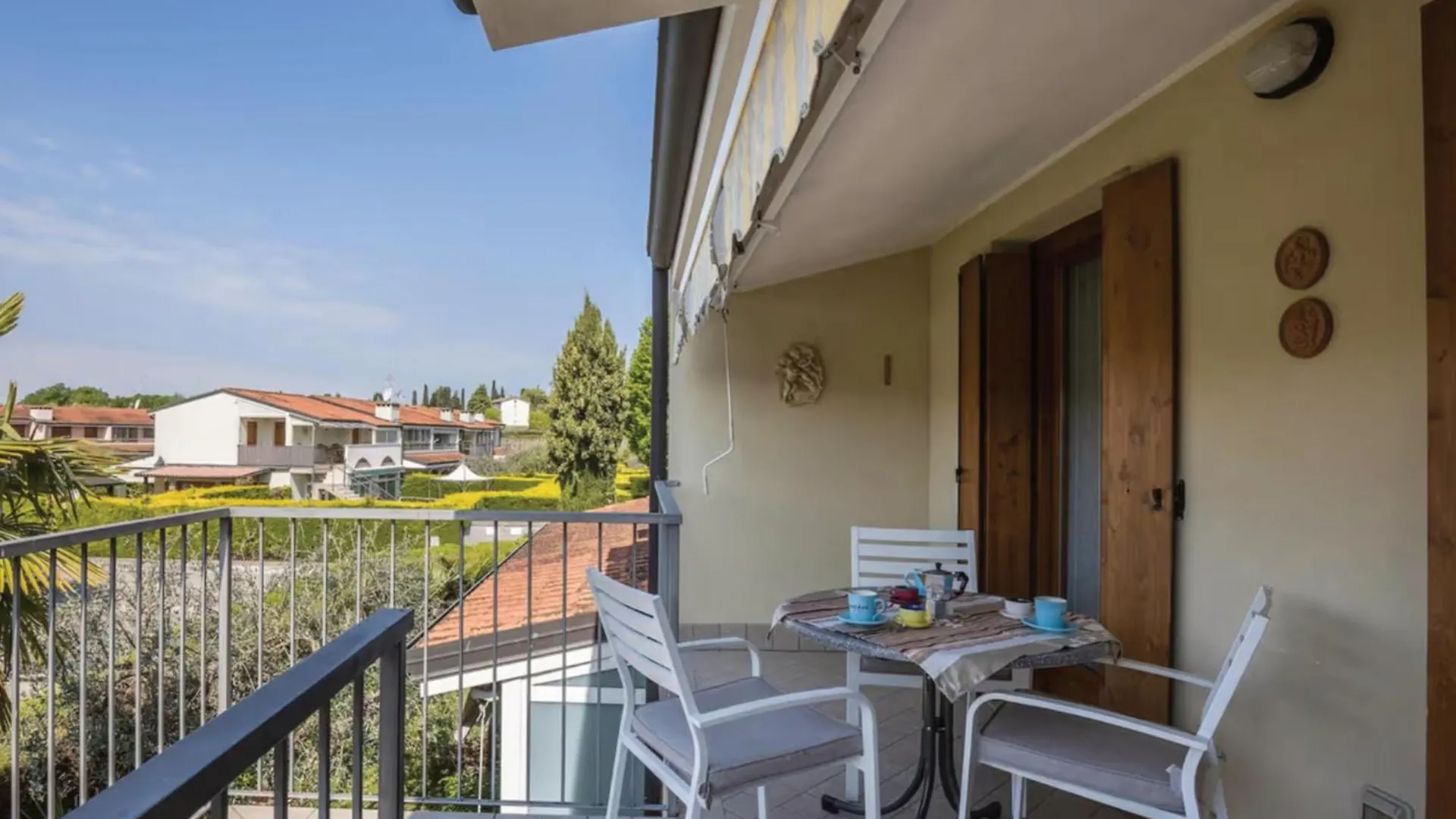 Apt Gardasee Lazise Cola Italy
